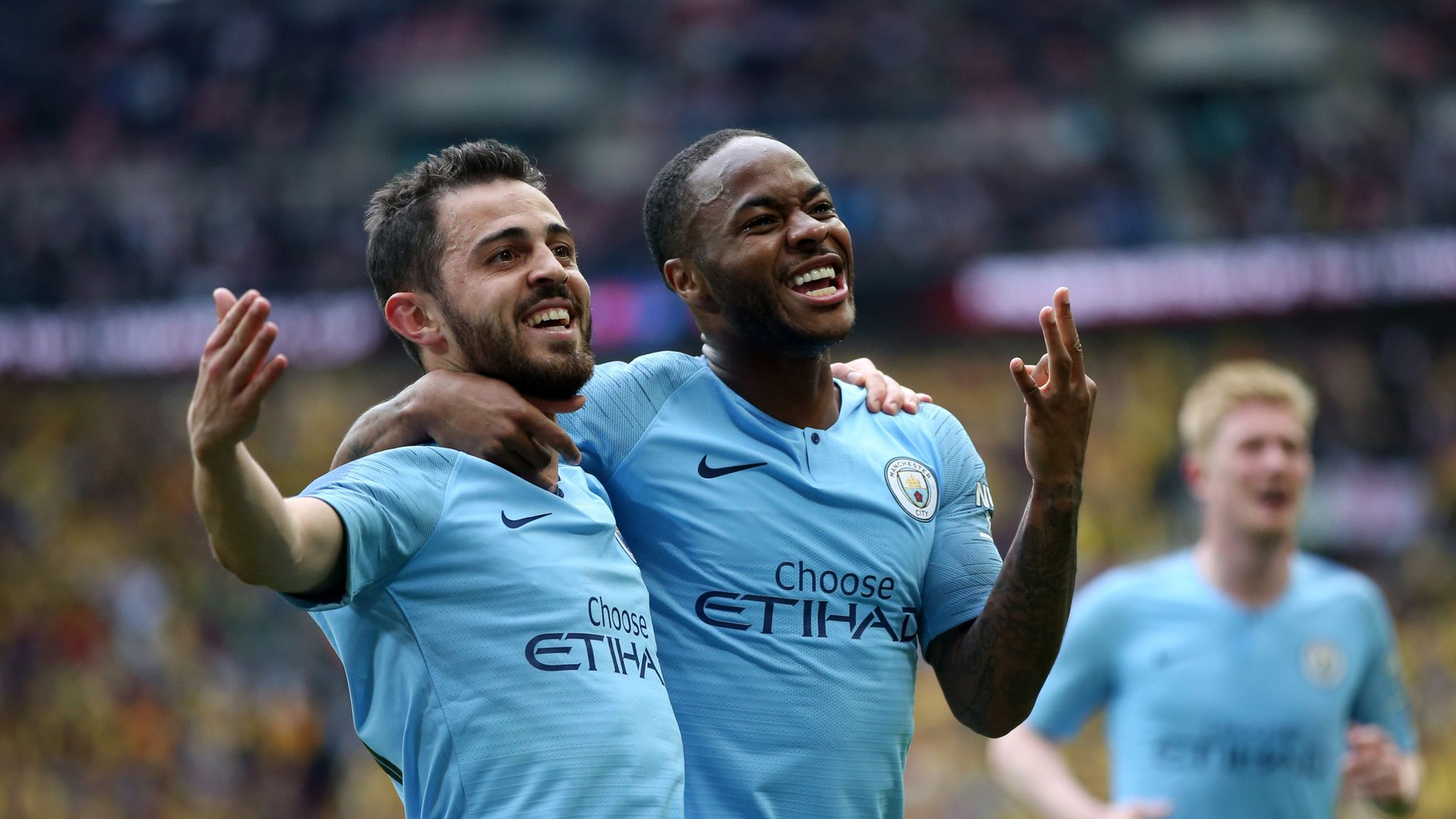 بێرناردۆ سیلڤا و رەحیم ستێرلینگ بە درێسی "ئیتیحاد هەڵبژێرە"